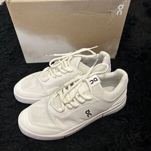 On Cloud the Roger white lace up shoes sneakers women’s 8.5 new